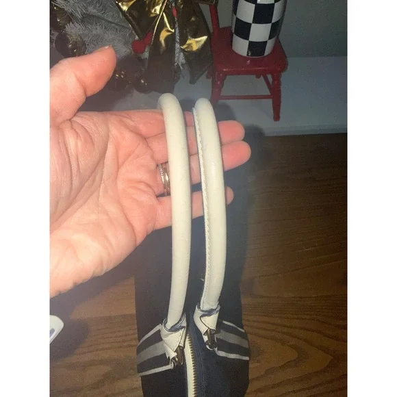 Michael Kors Navy Blue Nylon Tote Bag with Cream Leather Trim and Gold Hardware - Picture 3 of 15